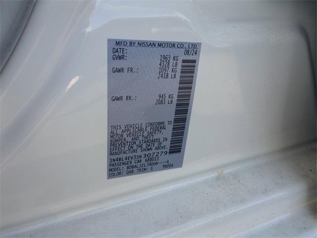 Photo of 2025 Pearl White Tricoat Nissan Altima