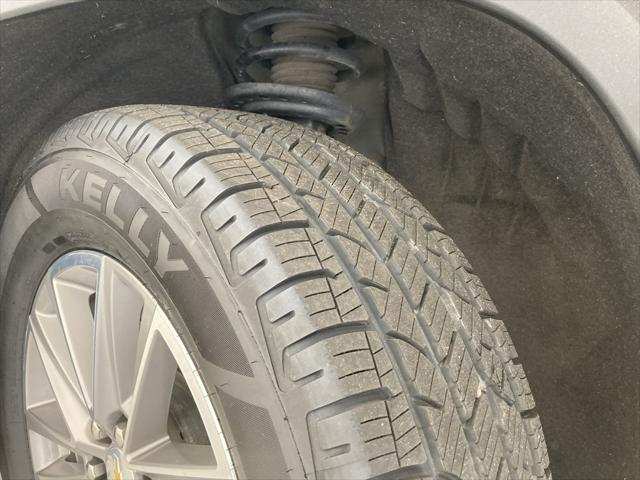 Photo of 2022 Mosaic Black Metallic Chevrolet Traverse