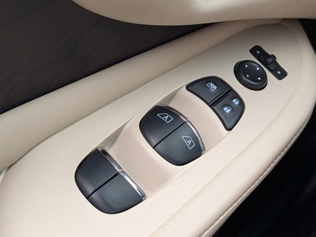 Photo of 2020 White Nissan Murano