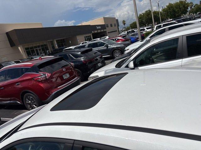 Photo of 2024 White Hyundai ELANTRA