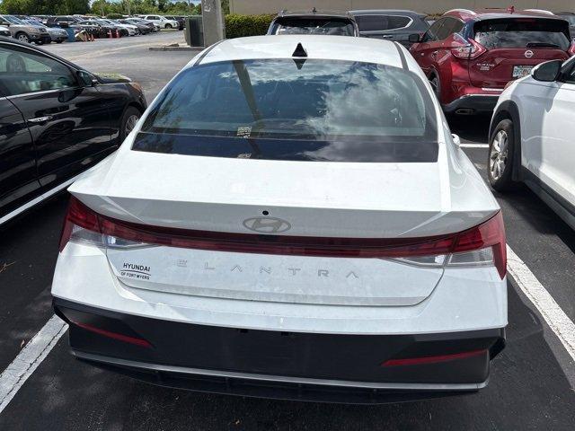 Photo of 2024 White Hyundai ELANTRA
