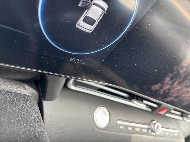 Photo of 2024 White Hyundai ELANTRA