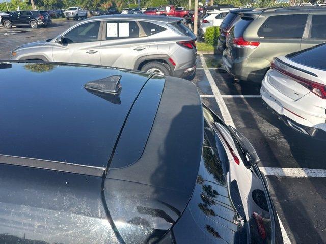 Photo of 2018 Black Noir Pearl Hyundai Elantra GT