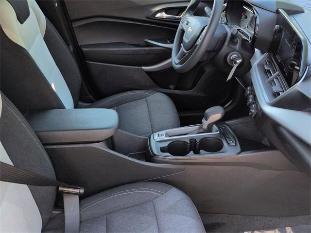Photo of 2024 Summit White Chevrolet Trax