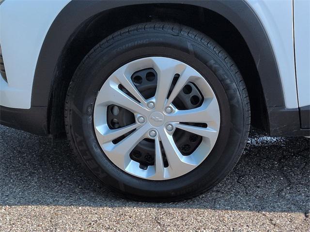 Photo of 2024 Summit White Chevrolet Trax