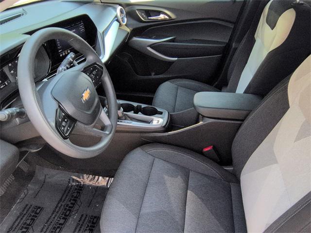 Photo of 2024 Summit White Chevrolet Trax