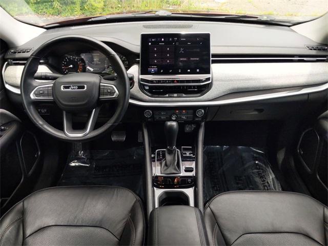 Photo of 2022 Velvet Red Pearlcoat Jeep Compass