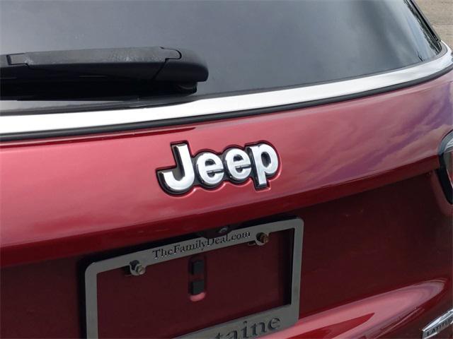 Photo of 2022 Velvet Red Pearlcoat Jeep Compass