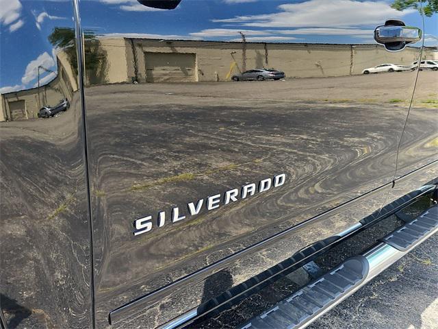 Photo of 2016 Black Chevrolet Silverado 1500
