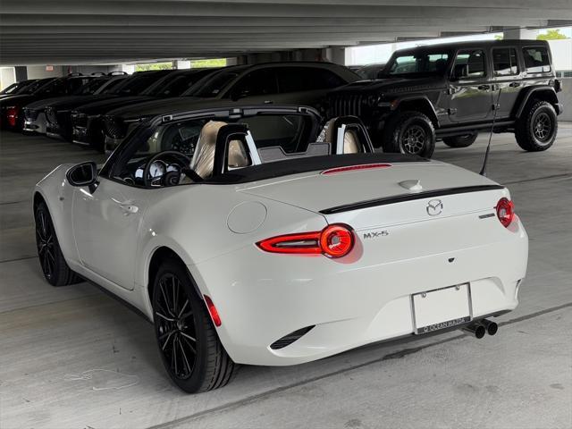 Photo of 2025 Snowflake White Pearl Mica Mazda MX-5 Miata