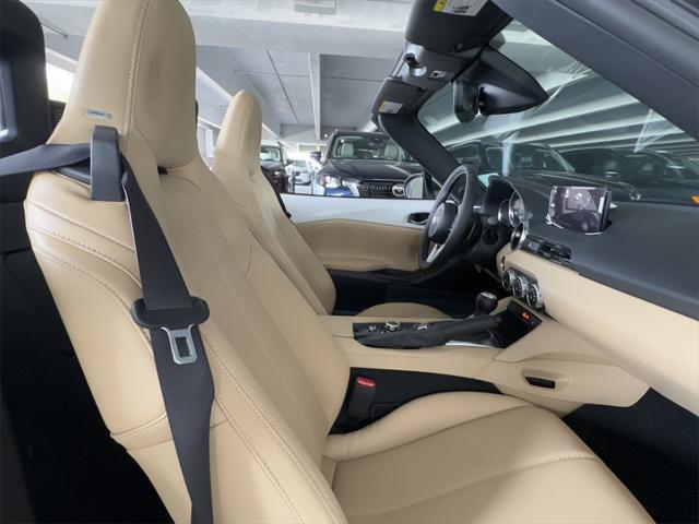 Photo of 2025 Snowflake White Pearl Mica Mazda MX-5 Miata
