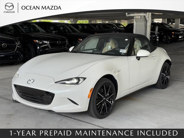 Photo of 2025 Snowflake White Pearl Mica Mazda MX-5 Miata