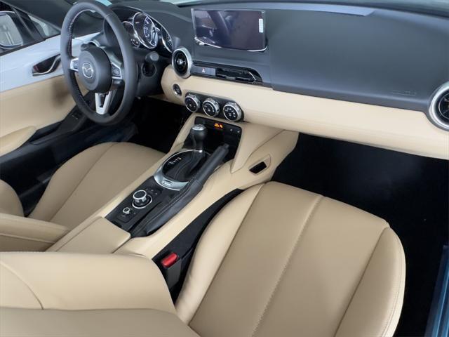 Photo of 2025 Snowflake White Pearl Mica Mazda MX-5 Miata