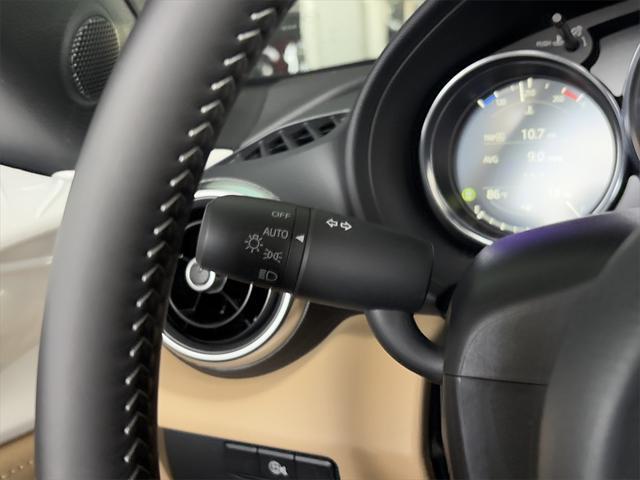 Photo of 2025 Snowflake White Pearl Mica Mazda MX-5 Miata