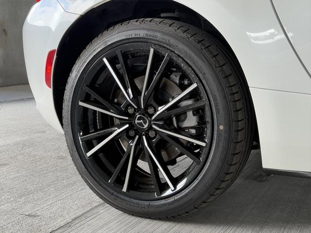 Photo of 2025 Snowflake White Pearl Mica Mazda MX-5 Miata