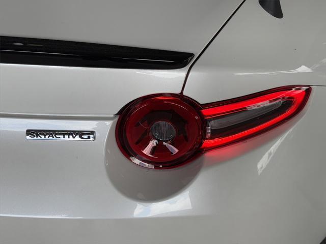 Photo of 2025 Snowflake White Pearl Mica Mazda MX-5 Miata
