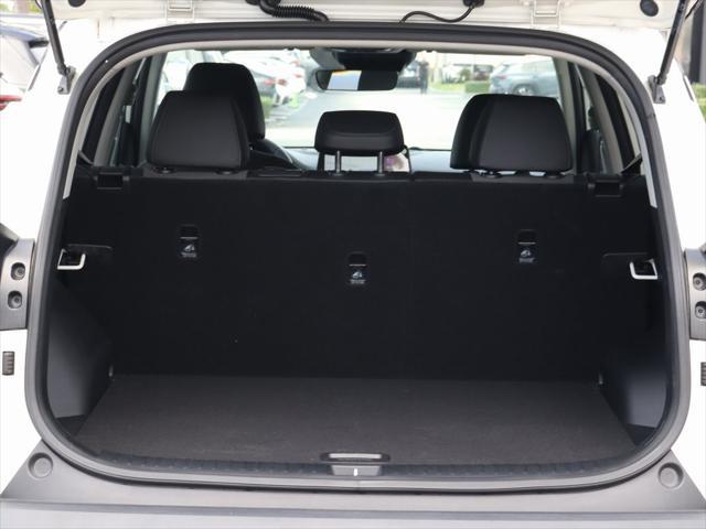 Photo of 2022 Clear White/Black Roof Kia Seltos
