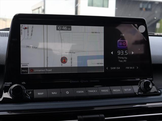 Photo of 2022 Clear White/Black Roof Kia Seltos
