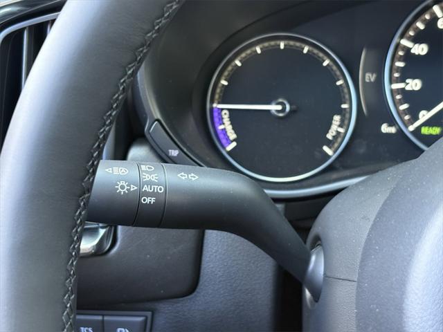 Photo of 2025 wind chill pearl Mazda CX-50 Hybrid