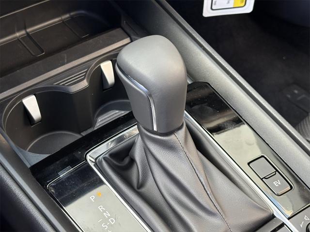 Photo of 2025 wind chill pearl Mazda CX-50 Hybrid