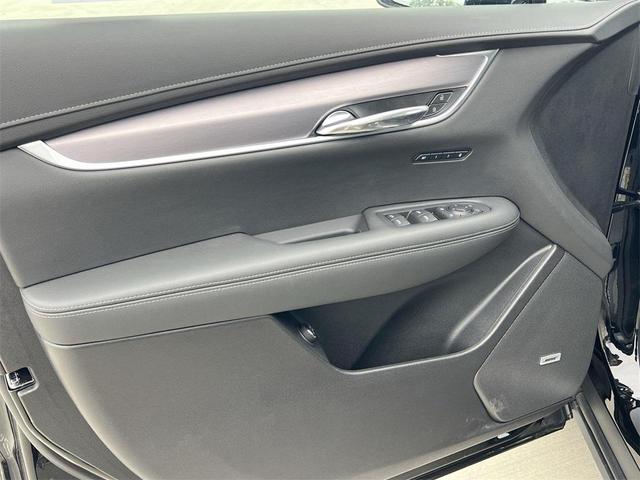 Photo of 2025 Black Cadillac XT6