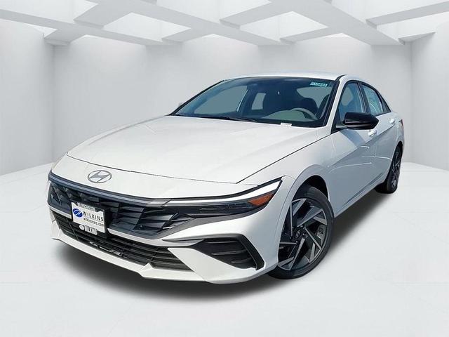 Photo of 2025 White Hyundai ELANTRA HEV