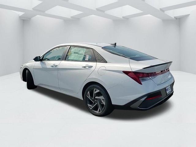 Photo of 2025 White Hyundai ELANTRA HEV