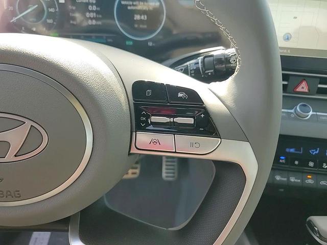 Photo of 2025 White Hyundai ELANTRA HEV