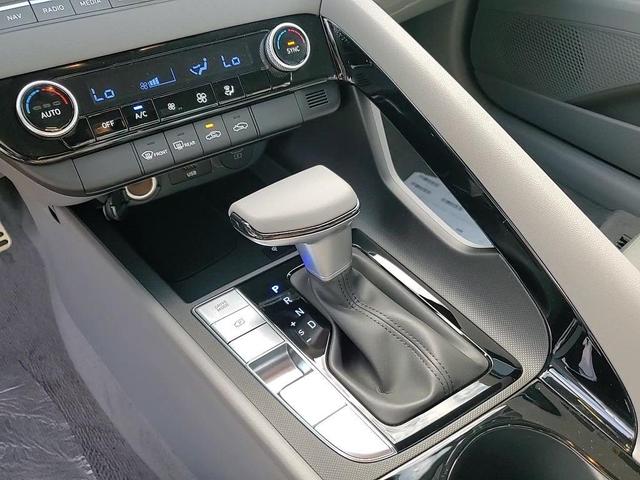 Photo of 2025 White Hyundai ELANTRA HEV