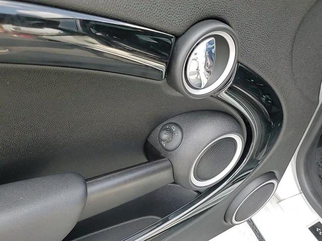 Photo of 2013 White Silver MINI Hardtop