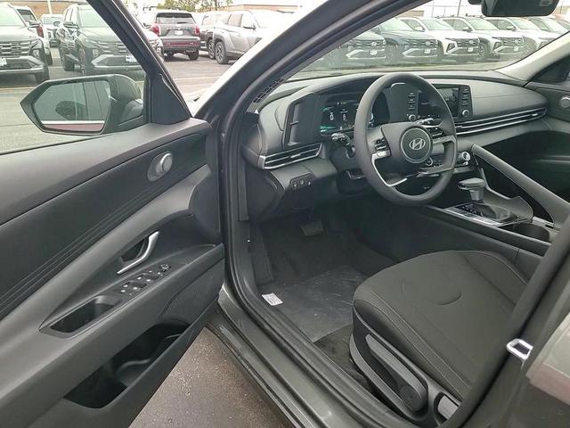 Photo of 2025 Amazon Gray Hyundai ELANTRA HEV