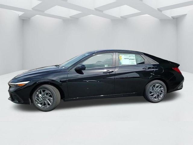 Photo of 2025 Black Hyundai ELANTRA HEV