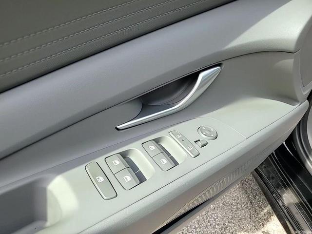 Photo of 2025 Black Hyundai ELANTRA HEV