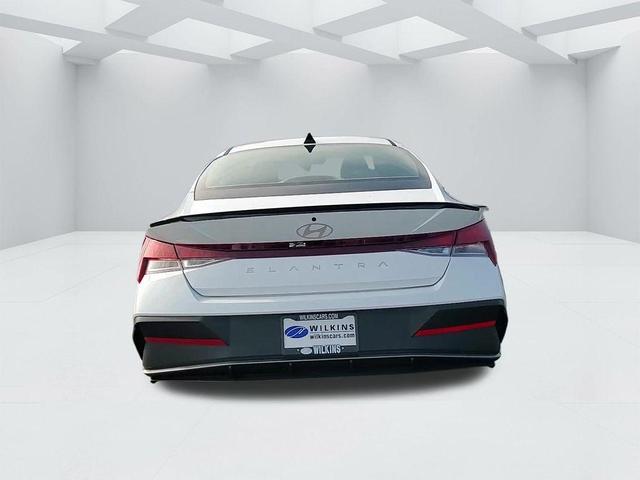 Photo of 2025 White Hyundai ELANTRA