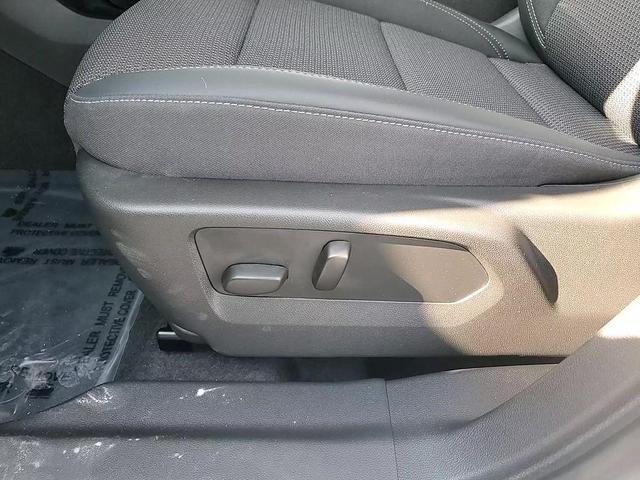 Photo of 2023 Summit White Buick Envision