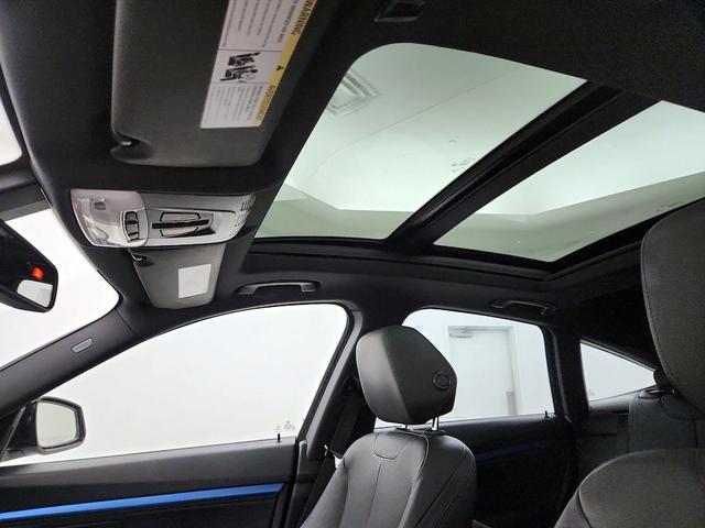 Photo of 2015 White BMW 328