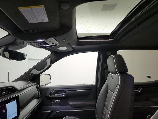 Photo of 2024 White GMC Sierra 1500