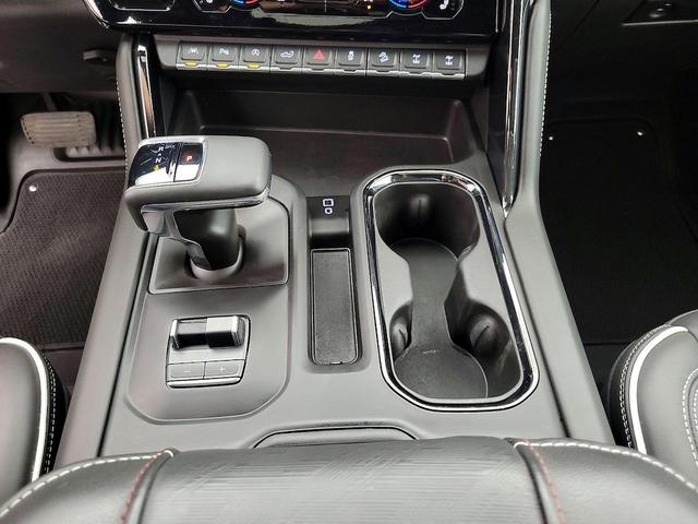 Photo of 2024 White GMC Sierra 1500