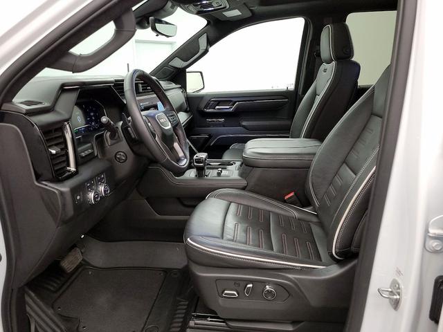 Photo of 2024 White GMC Sierra 1500