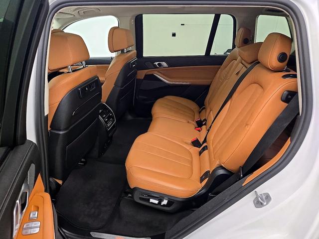 Photo of 2021 White BMW X7