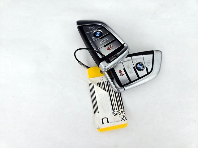 Photo of 2021 White BMW X7