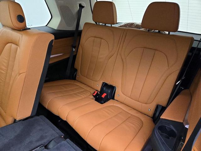 Photo of 2021 White BMW X7