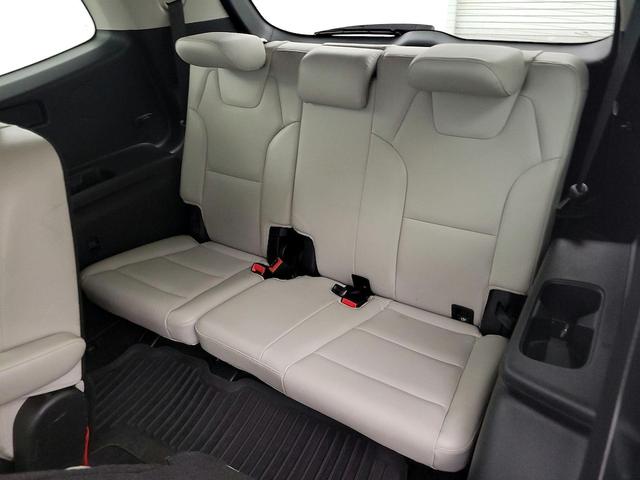 Photo of 2020 White Kia Telluride