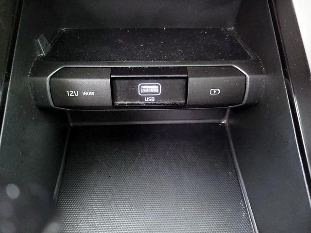 Photo of 2020 White Kia Telluride