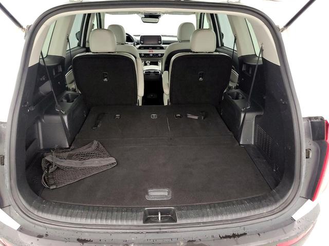 Photo of 2020 White Kia Telluride