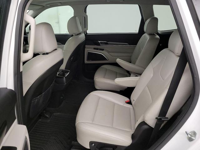Photo of 2020 White Kia Telluride