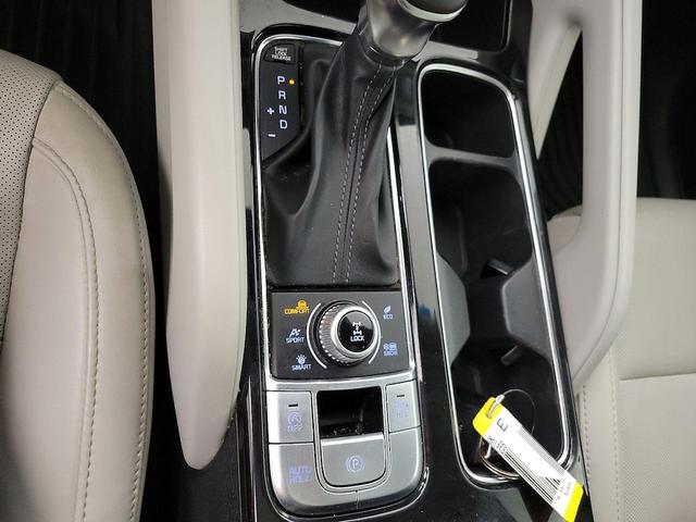 Photo of 2020 White Kia Telluride