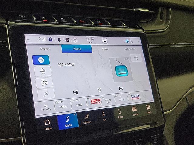 Photo of 2023 White Jeep Grand Cherokee L