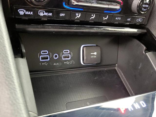 Photo of 2023 White Jeep Grand Cherokee L