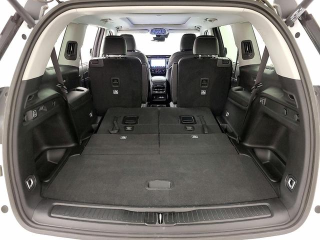 Photo of 2023 White Jeep Grand Cherokee L
